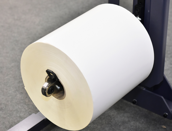 boon-ARISE, manual roll lifter, with roll of white labels